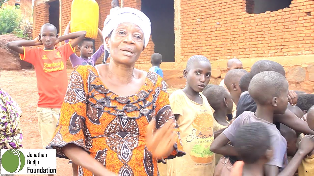 JONATHAN BUDJU FOUNDATION VISITE LES ENFANTS ORPHELINS  AU BURUNDI (GITARAMUKA KIR)