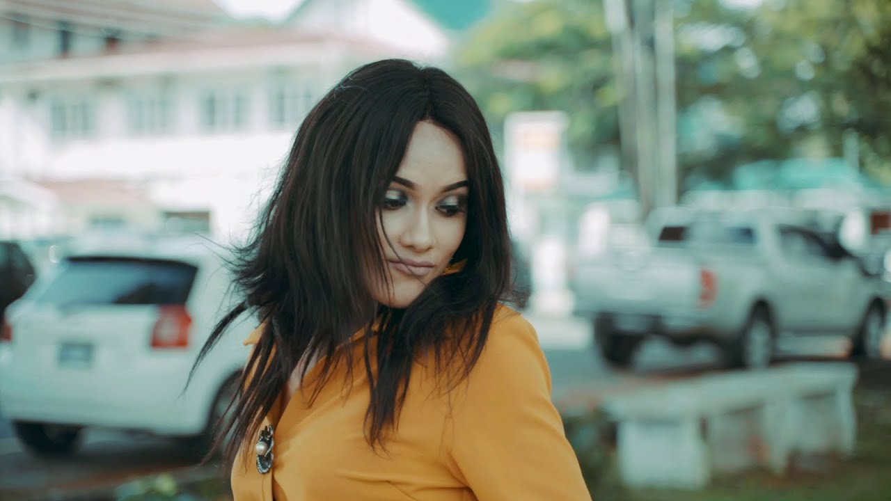 Elsa Lisa - Go On With Yu Life Gyal [Official Music Video] (2021 Chutney Soca)