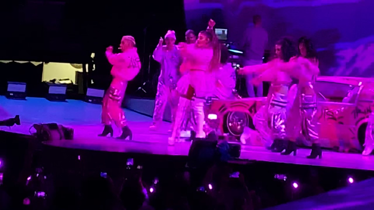 Ariana Grande - 7 rings: Sweetener World Tour St. Louis 2019