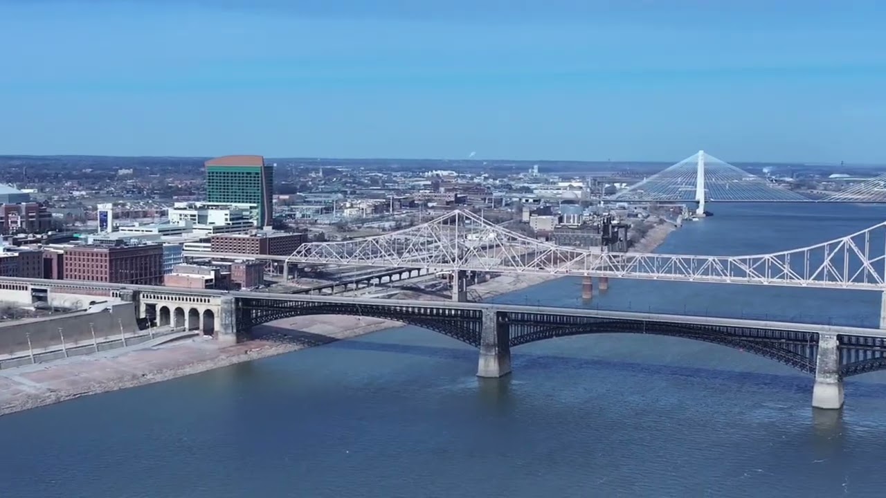 4K drone videos with lakes trees and  trains in St Louis