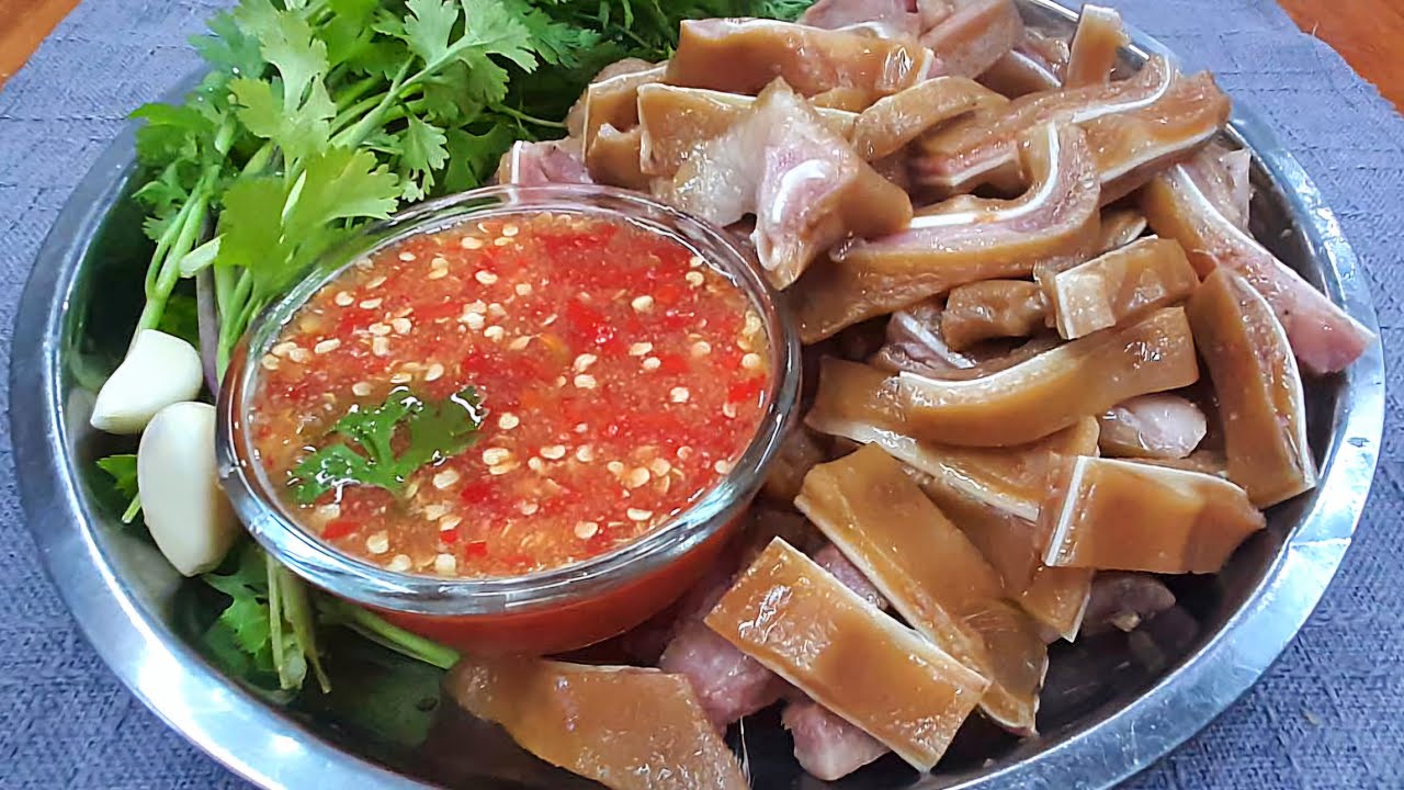 #หน้ากากหมูต้มน้ำปลา ใช้เวลาต้มประมาณนี้ นุ่มหนึบกำลังดีเลย พร้อมสูตรทำน้ำจิ้มรสแซ่บๆ