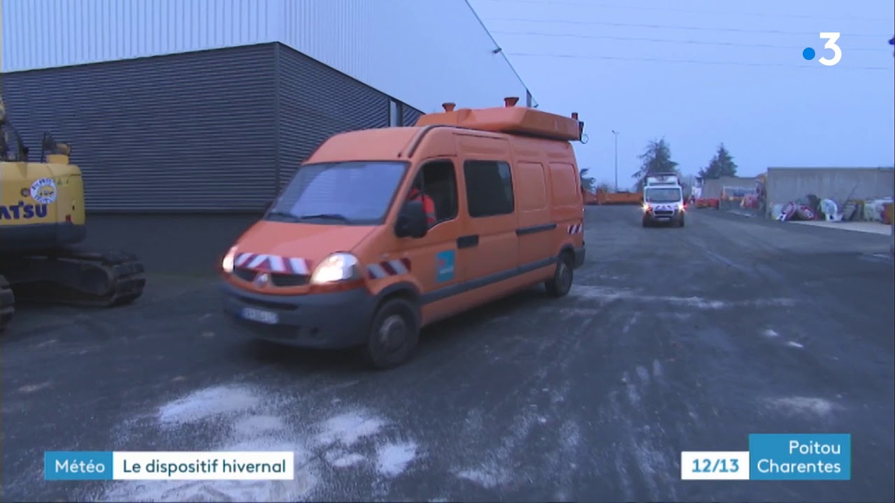 Poitiers : les saleuses sortent pour les premiers flocons de neige