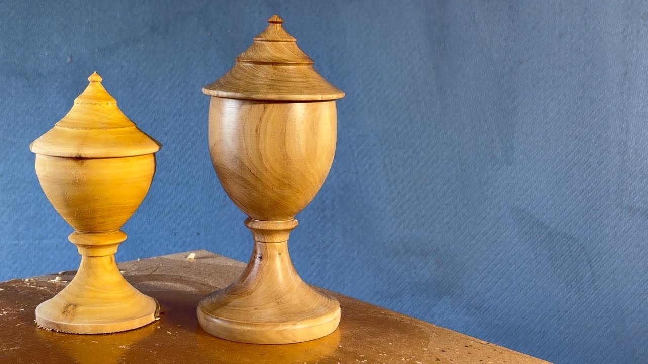 Ричард Раффан спроектировал и изготовил на токарном станке коробчатую подставку из торцевой древе...