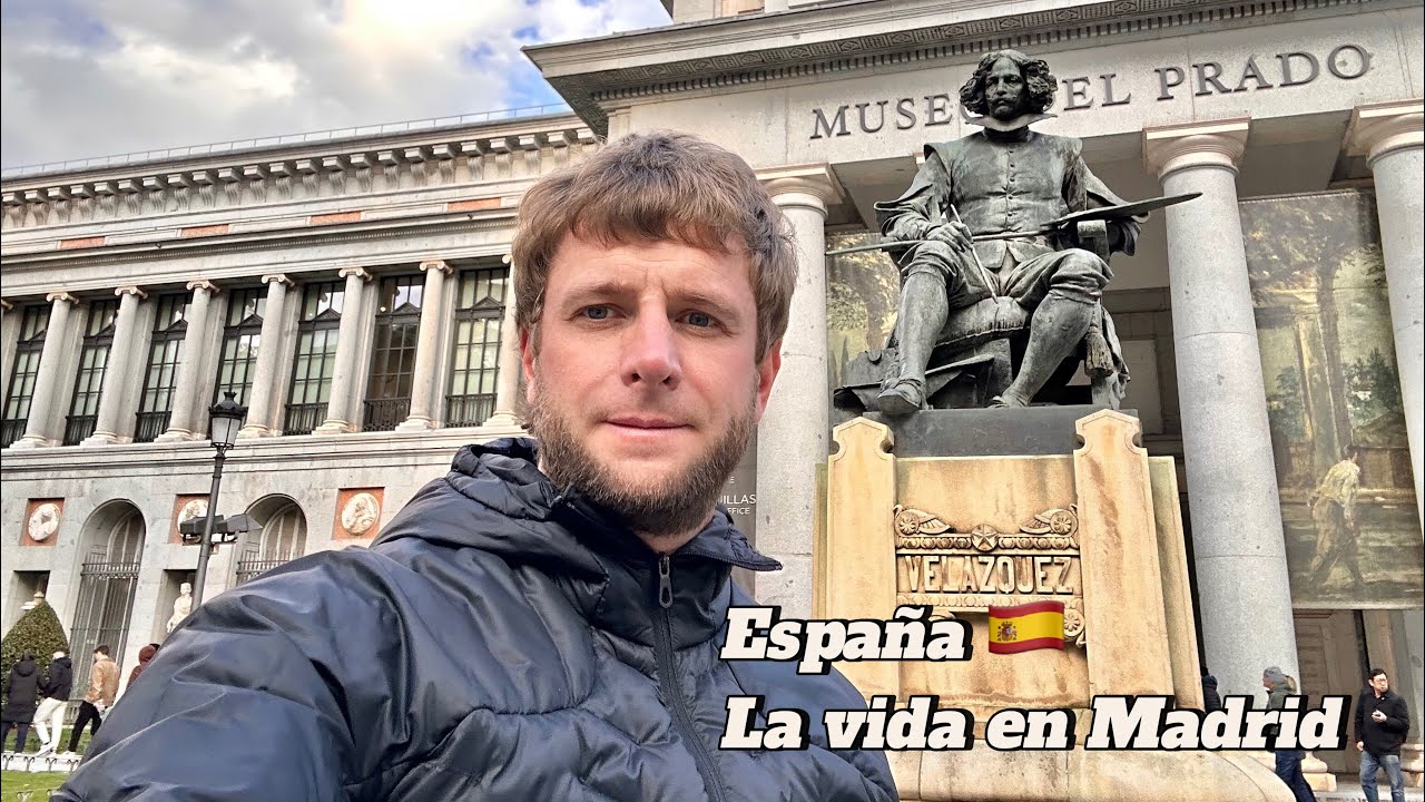 España 🇪🇸 La vida en Madrid,el 14 de Marzo, de 2025. Las calles de Madrid,España. Museo Del Prado.