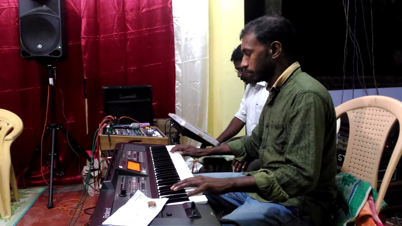 தேவன் வருகின்றார் வேகம் இறங்கி