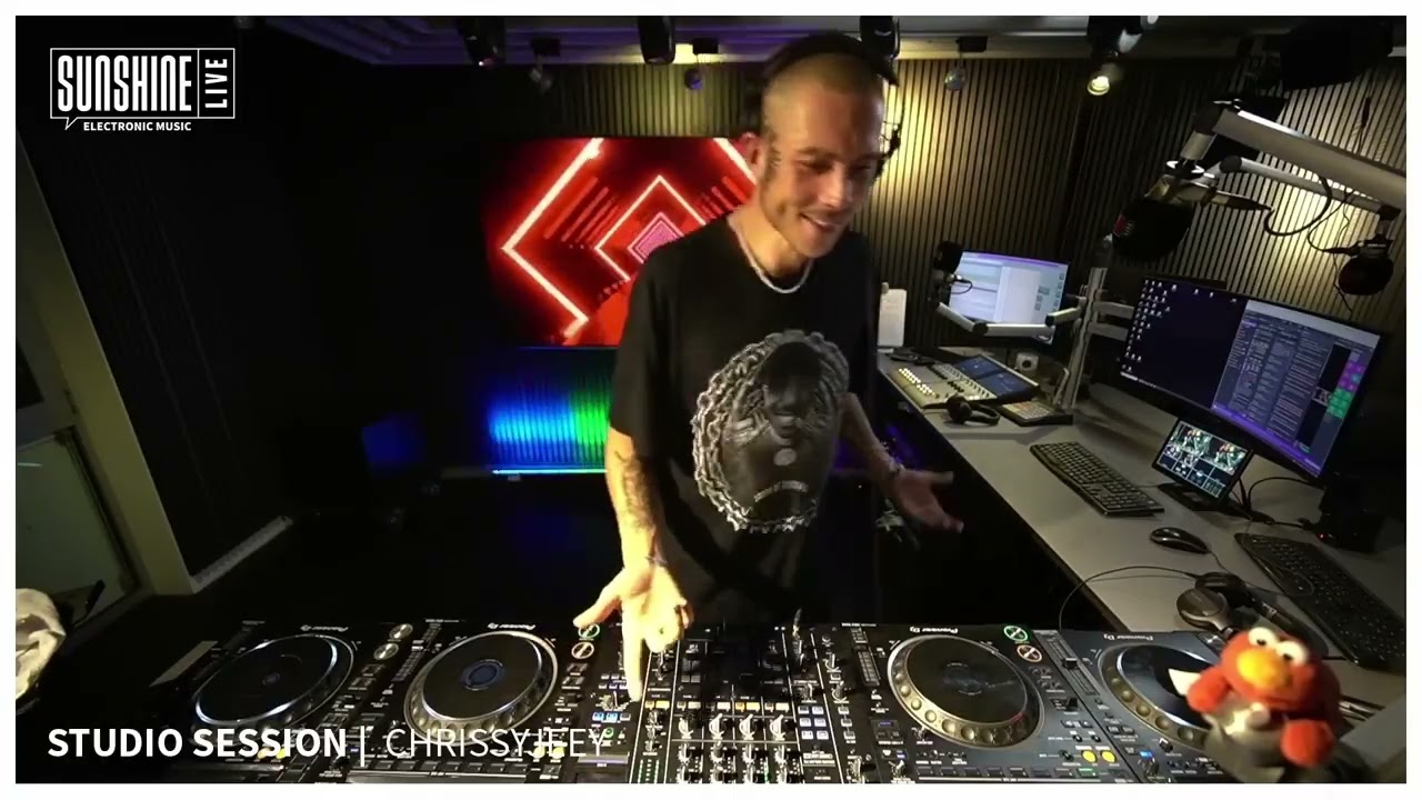 Chrissyjeey Heggemann - Apologize at sunshine live 2025  #chrissyjeey #techno #hardtechno #dj