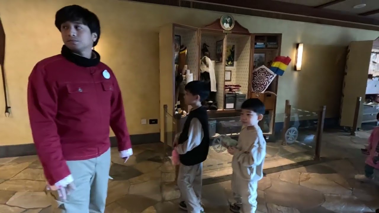 홍콩 디즈니 호텔에서 구피랑 사진찍기~~~ 스마일