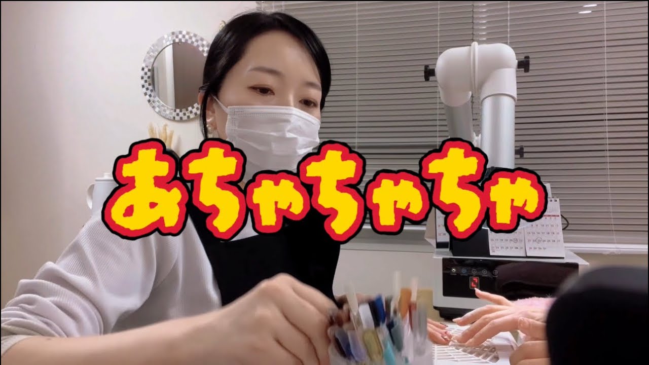 大人女性が選ぶ暗めマグネットネイル