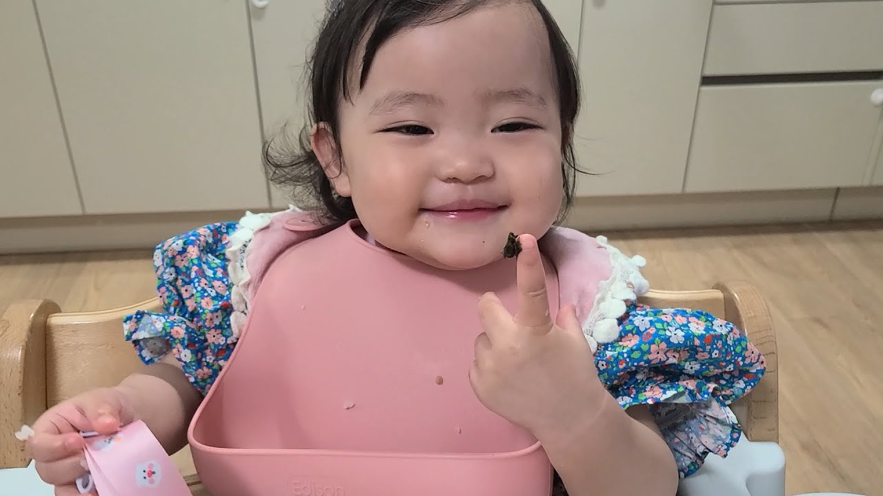 [SUB] Мамочка ~ !! Водоросли не исчезают с моих пальцев !! (Корейский ребенок 👶)