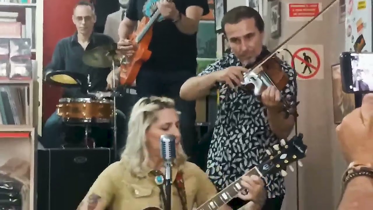 Ángela Hoodoo - Turtle Road Blues en Sleazy Records