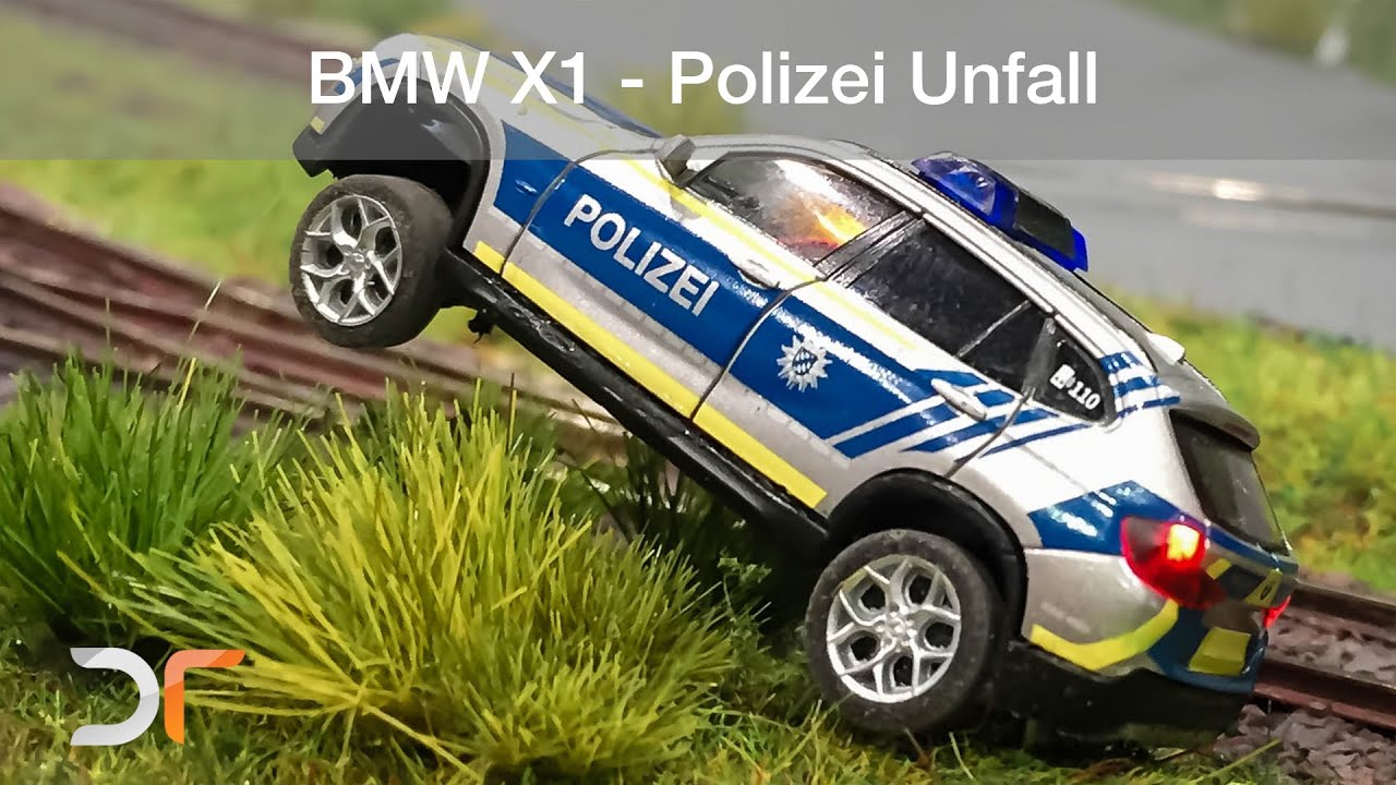 BMW X1 Polizei Unfall und anschlie&szlig;ende Bergung | RC 1:87