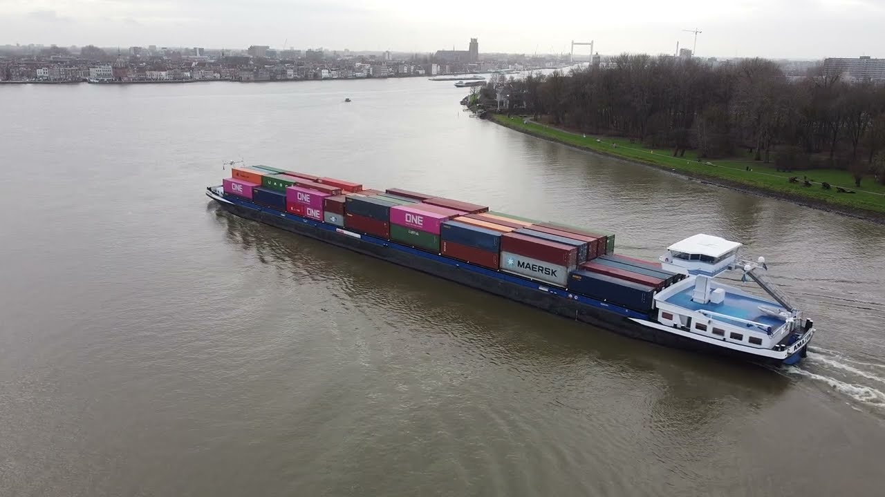 Amazone  - Container Boot en Sedeca - vrachtboot - drone video