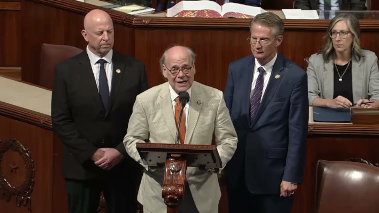 Congressman Cohen leads House in moment of silence for Fred Smith