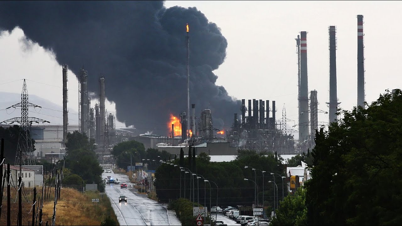 Dos son los tanques que están ardiendo en Repsol Puertollano