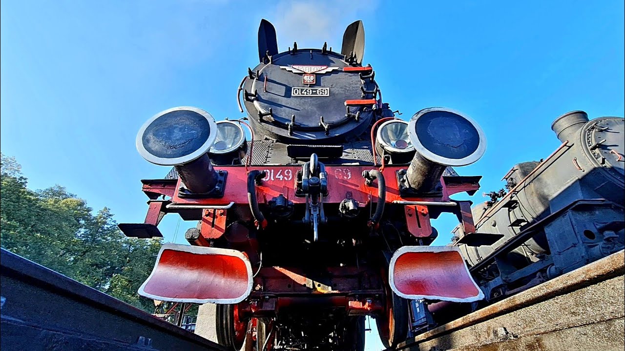 Ol49-69 z pociągiem 77627, Parowozownia Wolsztyn, 08.10.2021.