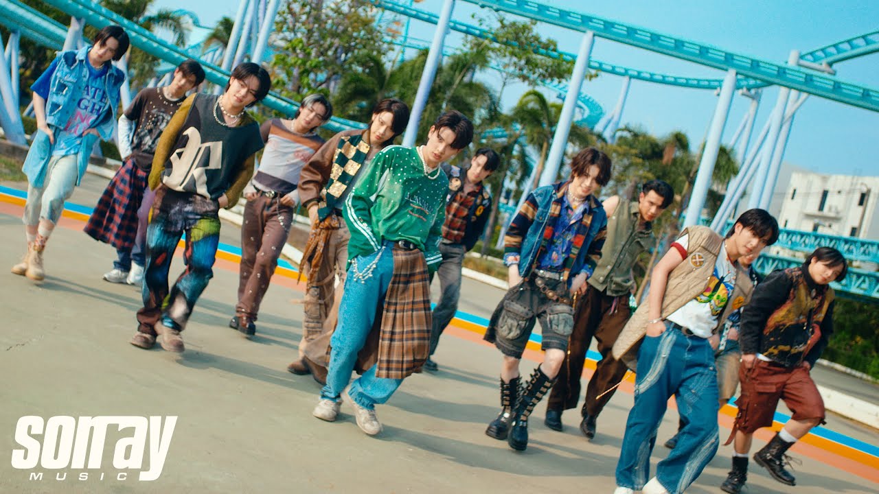 BUS 'WATCH YOUR STEP' Performance Video (Theme Park Version)
