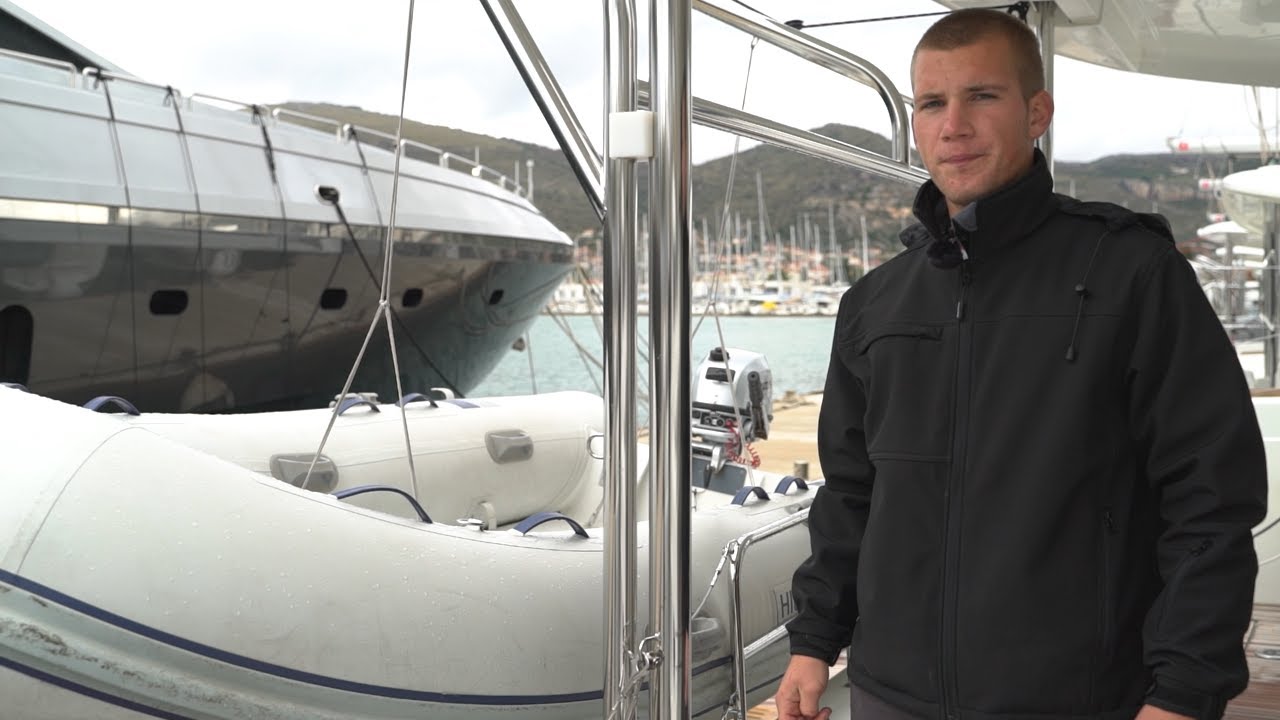 Lagoon 42 - Dinghy Operating