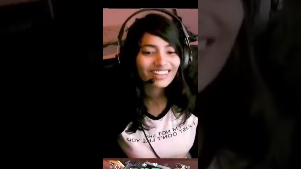 @LunaLOL Bichari ko Pareshan kar diya ....😆😆