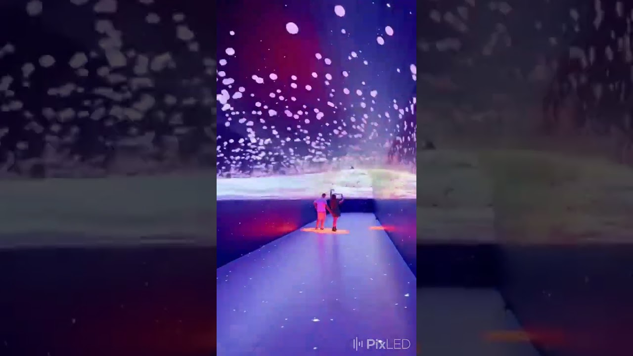 Supper immersive tunnel with LED technology.
