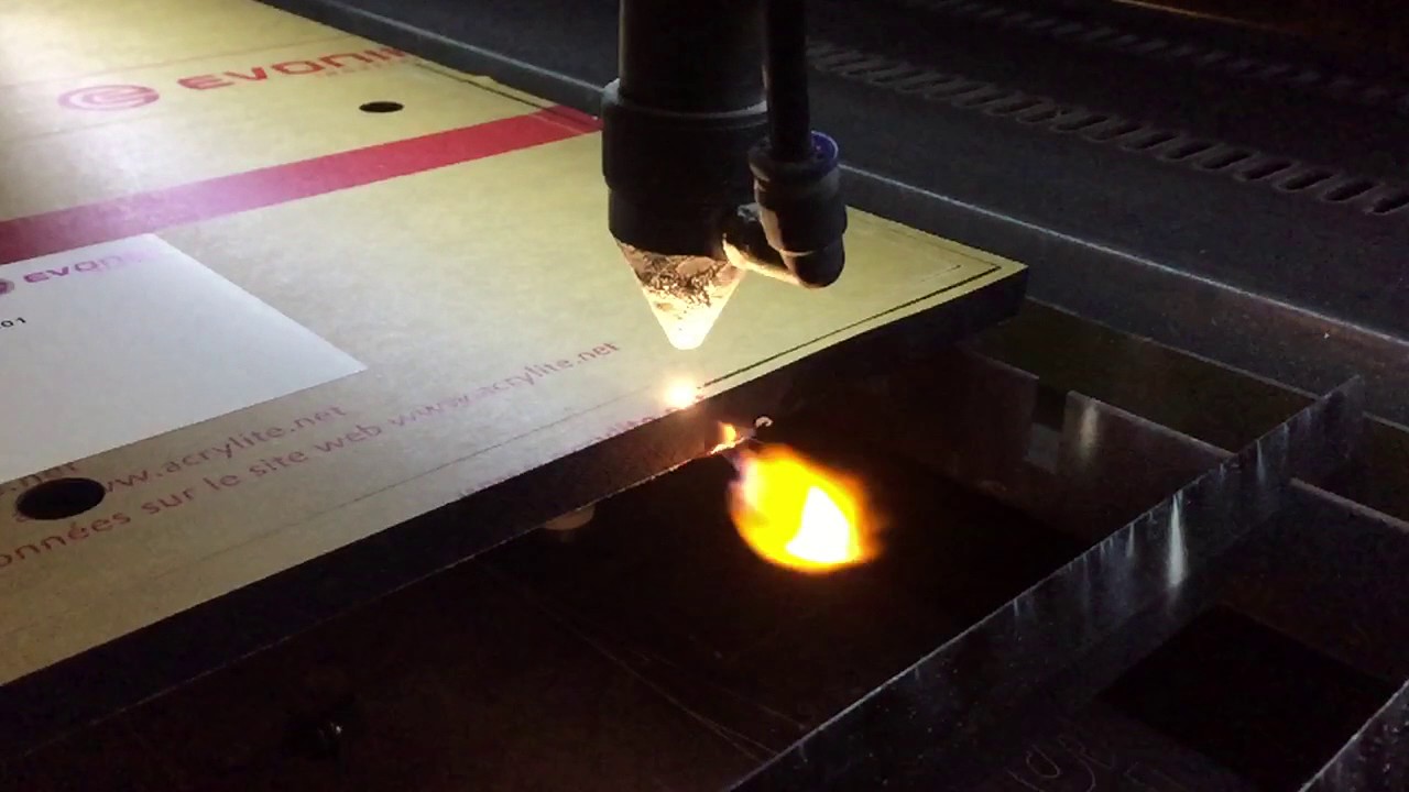 CO2 laser cutting thick acrylic with flames and fire