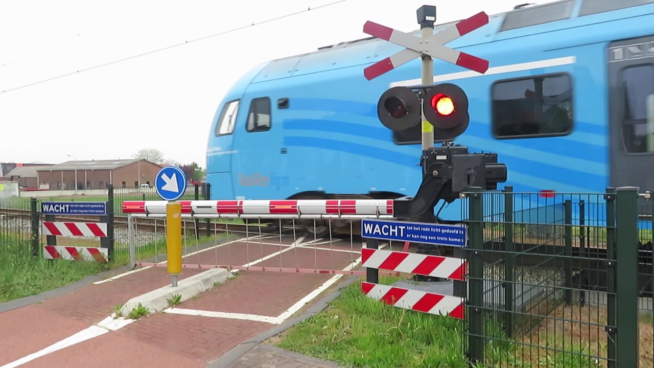 Spoorwegovergang Barneveld Zuid // Dutch Railroad Crossing