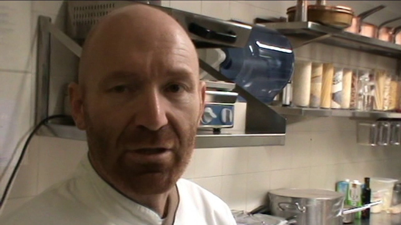 Nella cucina dello chef Alfio Ghezzi