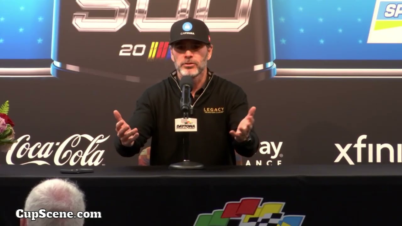 Гонка NASCAR в Дейтоне, февраль 2026 года: Джимми Джонсон перед гонкой.