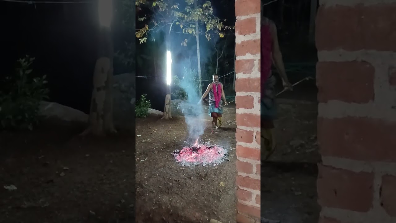 இது பூவ.. தீ யா.. இப்படி விளையாடுராங்க‌ இடம்,மங்கலக்குன்று சிவசக்தி கோவில்,கன்னியாகுமரி மாவட்டம்...