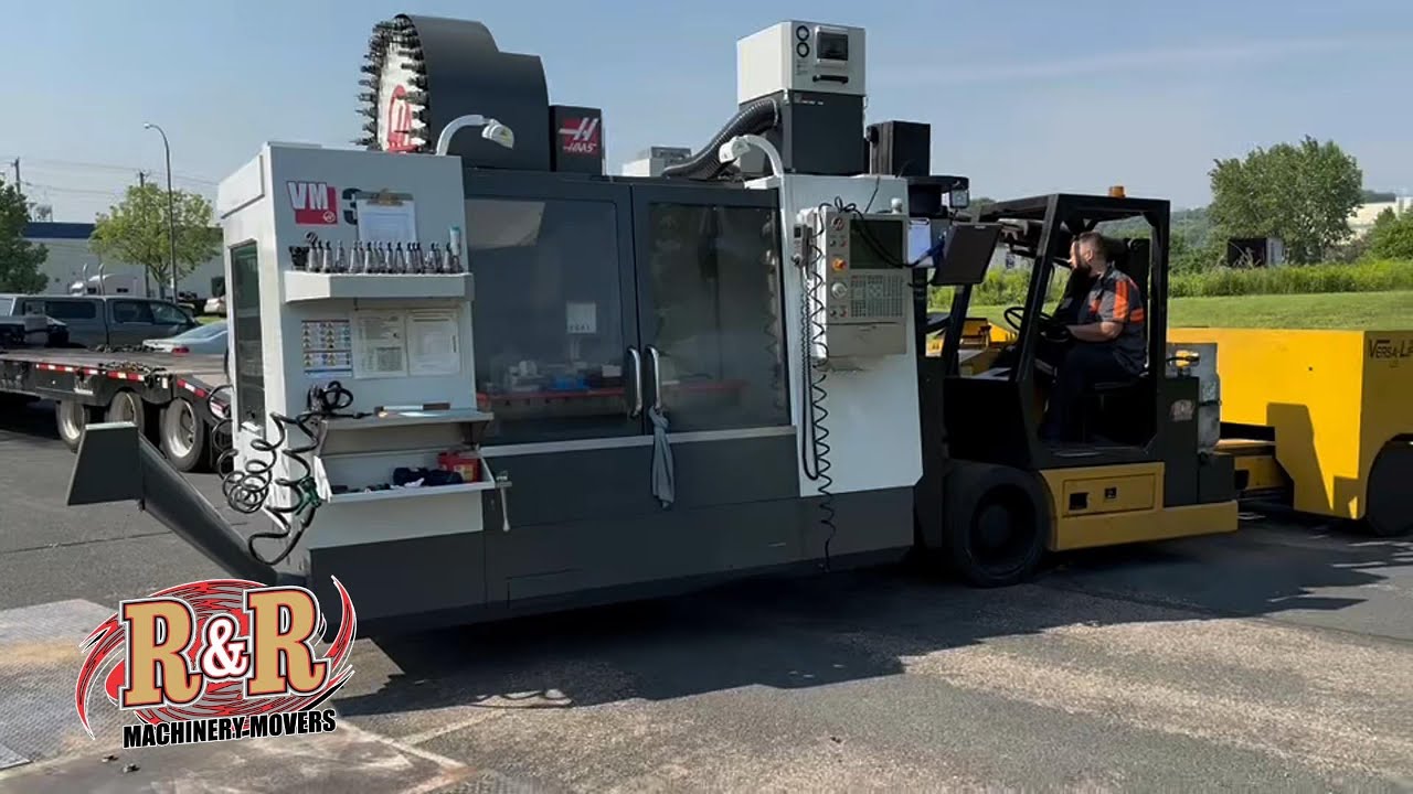 The guys at R&R doing it again @Sohniks installing a Mazak! CHECK IT OUT!!  😎