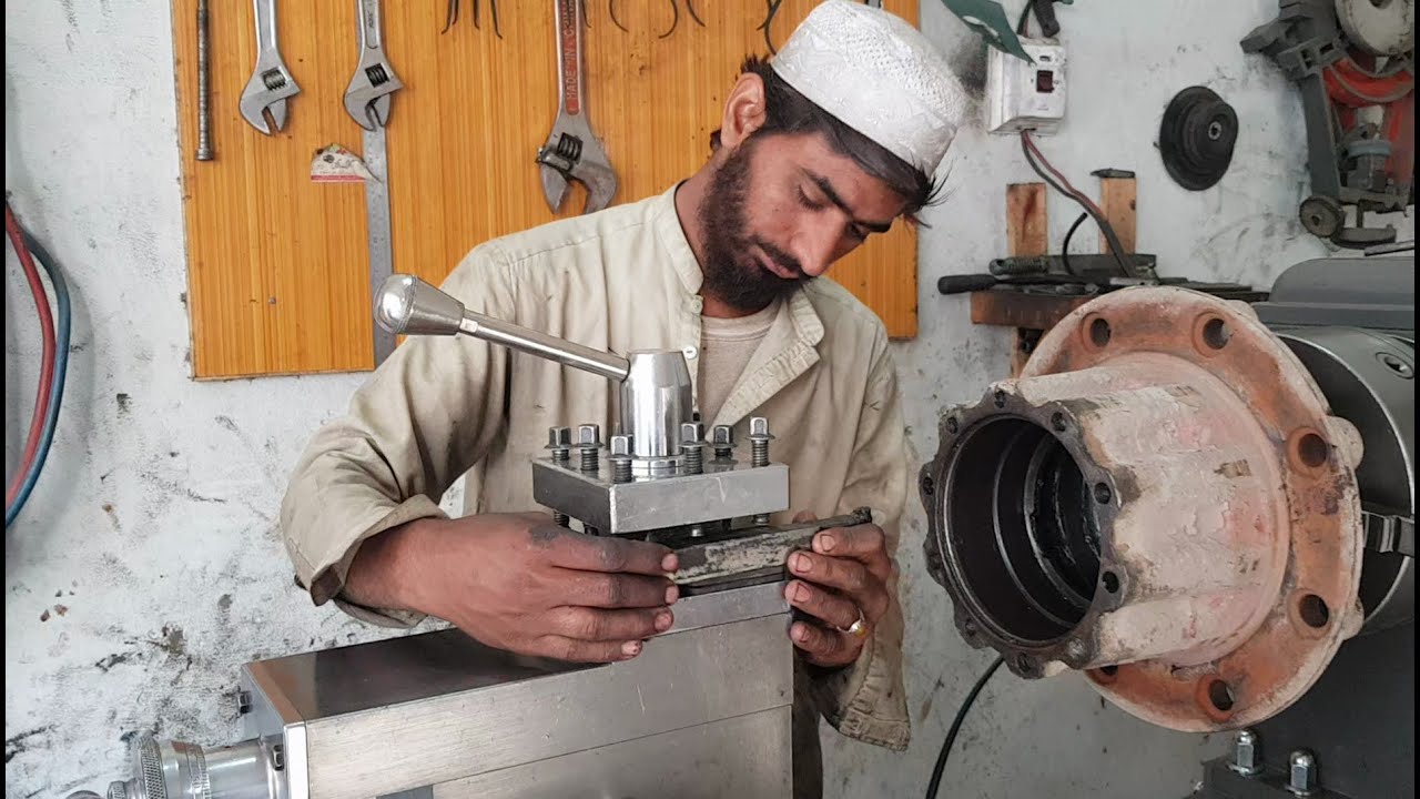 How to Repair Wheel Hub with Lathe Machine at Local Truck Workshop