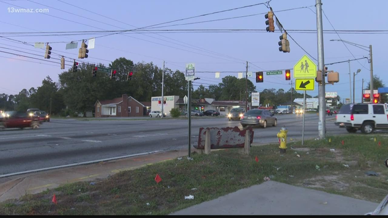 1 killed in single car accident on Mercer University Drive in Macon