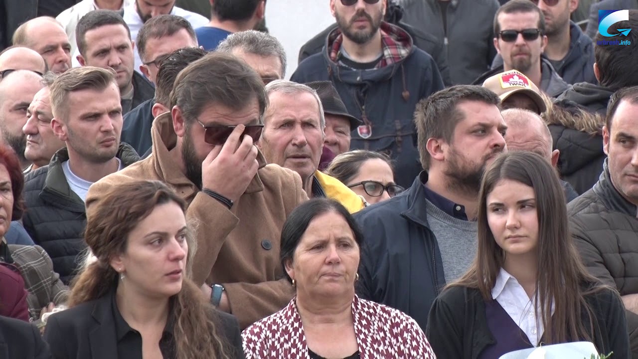 I jepet lamtumira e fundit regjisores, Arzana Kraja