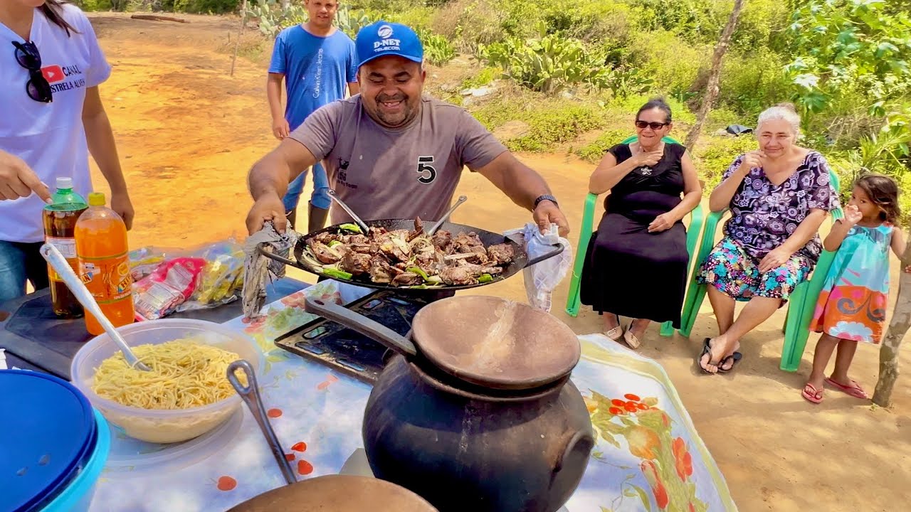 ALMOÇO NA ROÇA, BODE NO TACHO E FOGÃO A LENHA