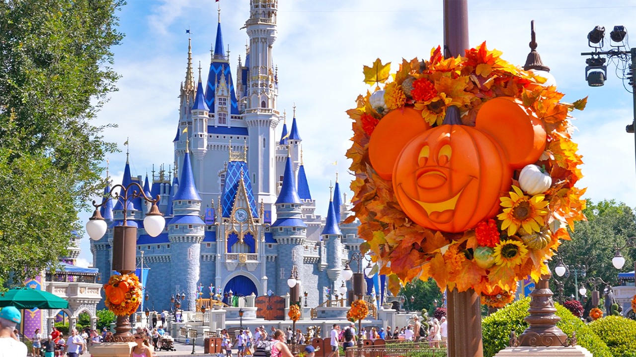 Magic Kingdom Early Morning Halloween Walkthrough - Walt Disney World Resort in Florida [4K POV]