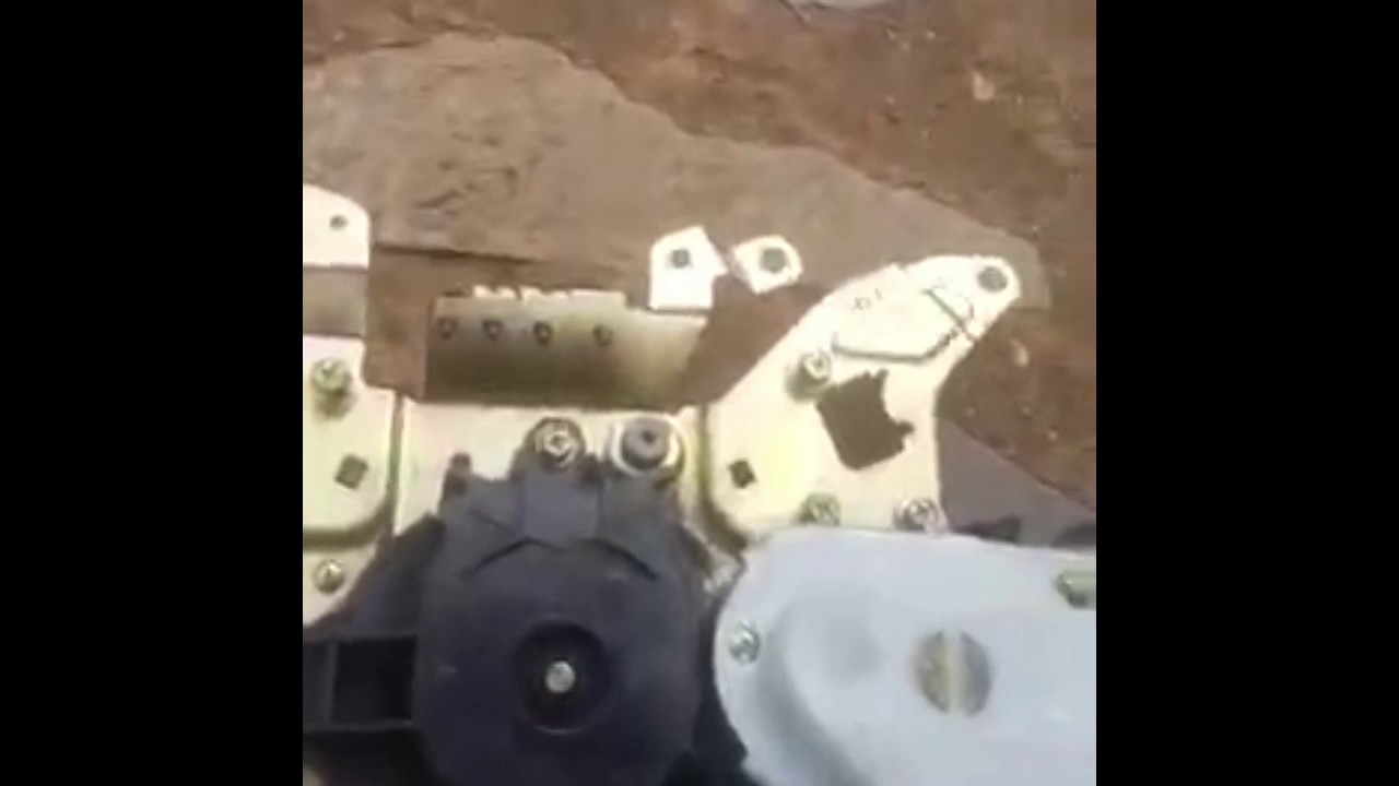 Nissan Elgrand E51 side panel access sliding door mechanism