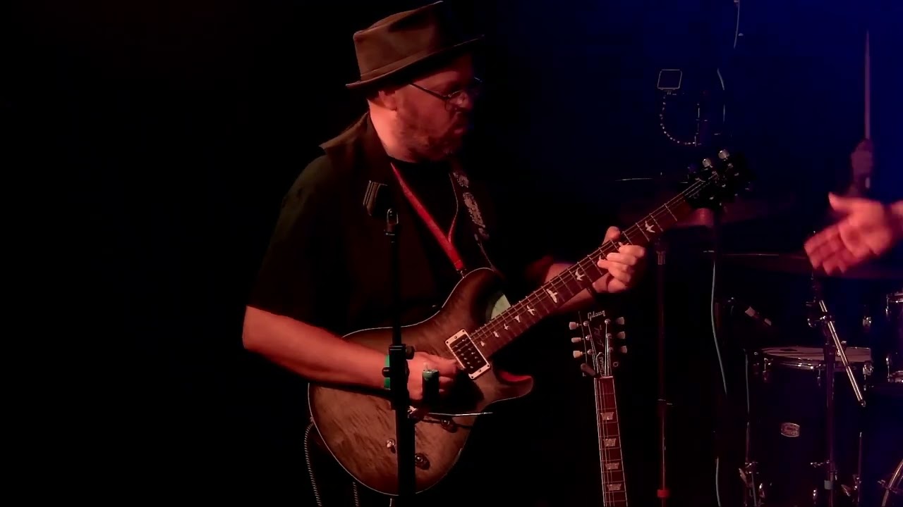 The Round Window perform The Silence at Prog For Peart
