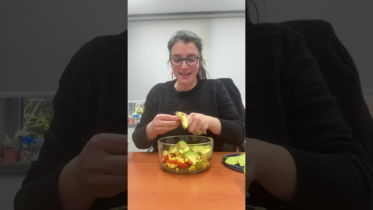 Lets make a salad and have a chat! 🥗 #lunchtime