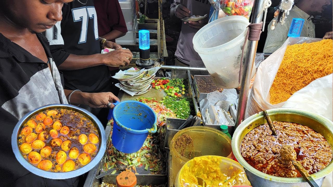 Most Popular Jhal Muri in Old Dhaka !! ২৫০ টাকা ঝাল মুড়ি ! খাসির কলিজা, হাঁসের মাংস, মুরগির মাংস