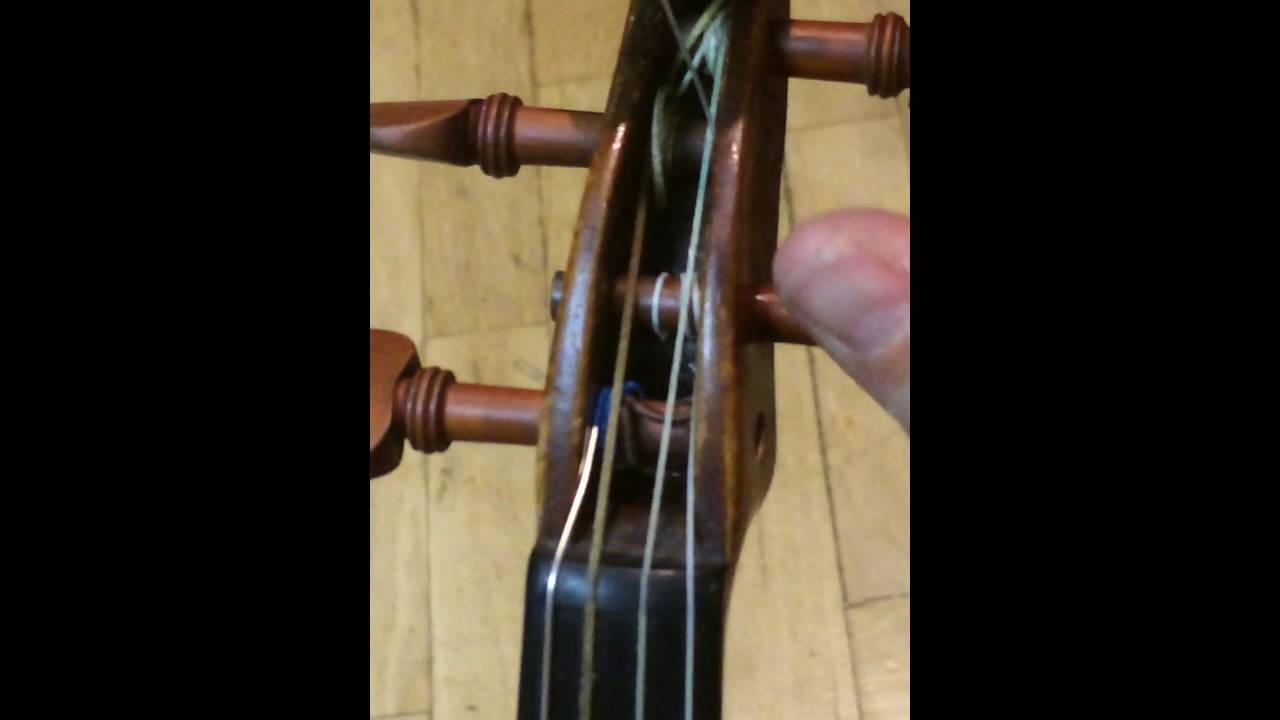 Change a gut E string