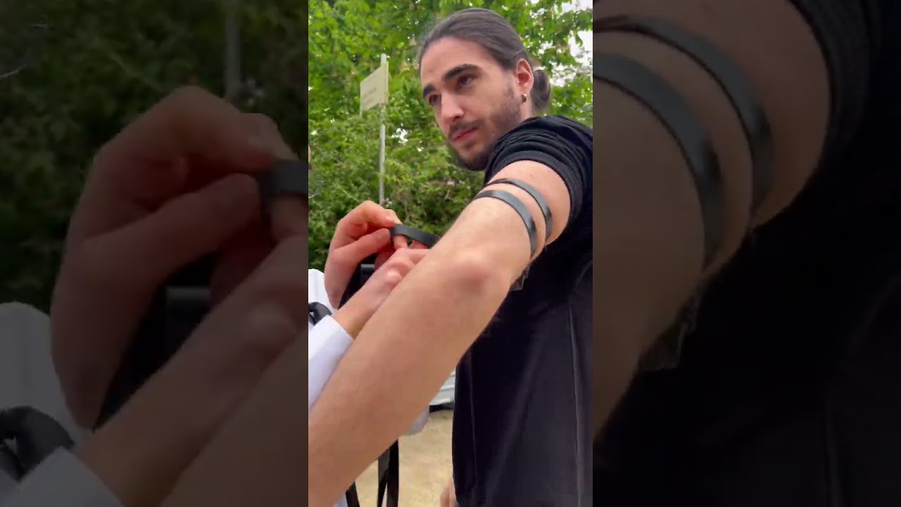 Un juif qui fait la pri&egrave;re en plaine rue 🥹🥹🥹