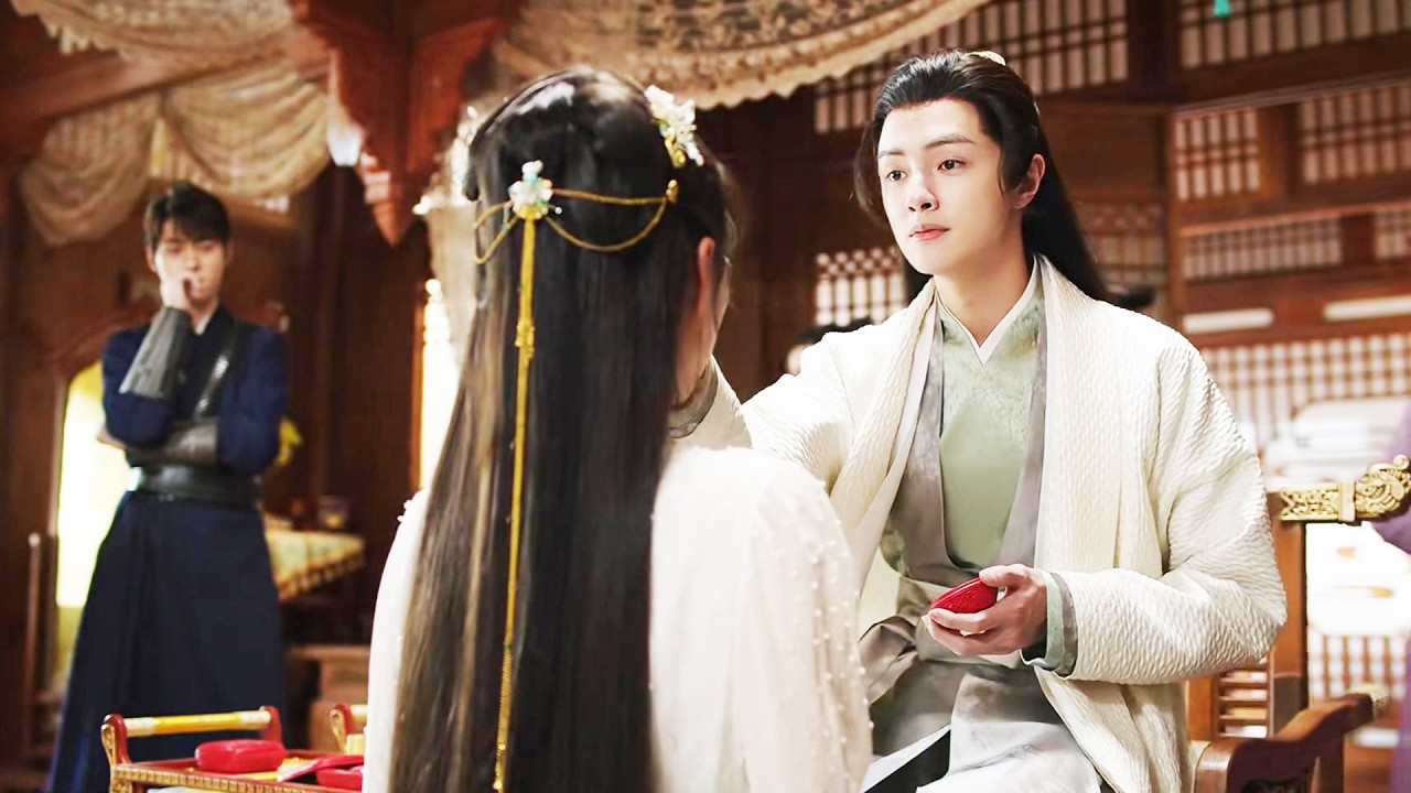 【Movie】王妃不懂打扮，王爺親手打扮，眾人目光全被吸引！💕#中国电视剧 #爱情