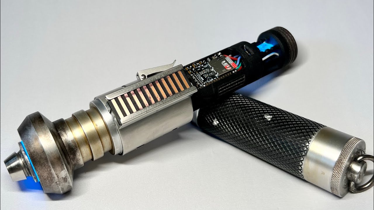 James’ Custom MHS Corran Horn Neopixel lightsaber with CFX