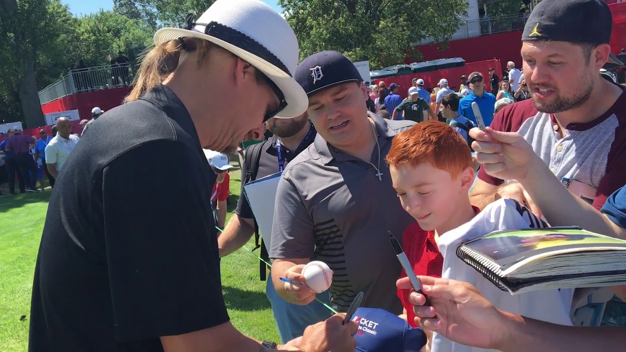 Kid Rock takes the course at Detroit Golf Club