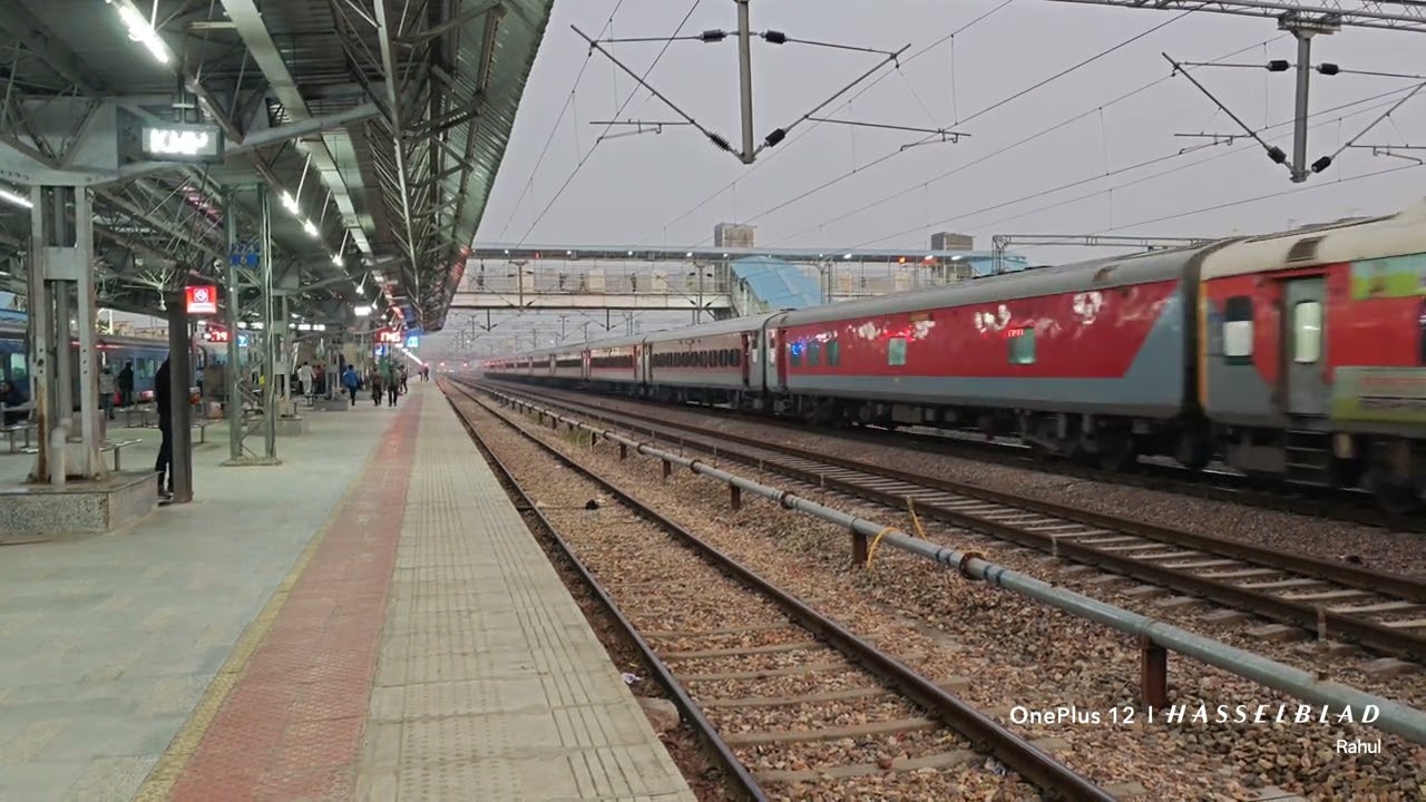 Muzaffarpur–Porbandar Express 🚆 Crossing Khatipura Station | Indian Railways