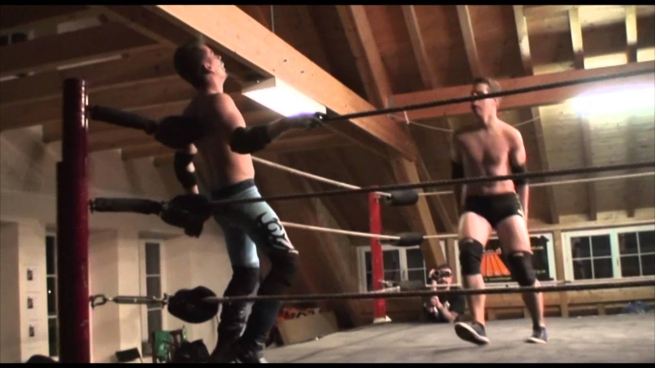 WAR Chris Cristal vs. Corax