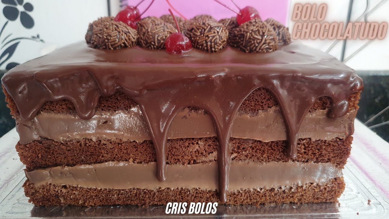 Bolo de chocolate  Completo da  Massa a Decoração ( RECHEIO BRIGADEIRO MEIO AMARGO GORUMET)