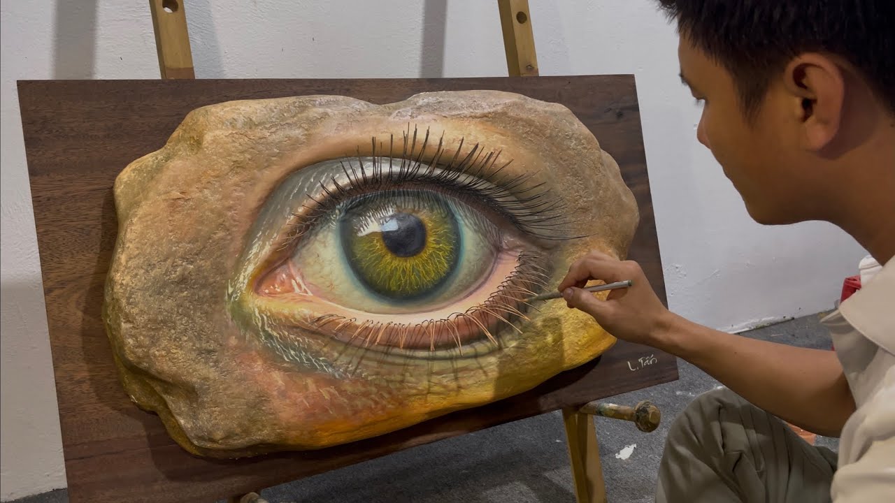 Is This REALLY Made from Trash? Unbelievable 3D Eye Sculpture!