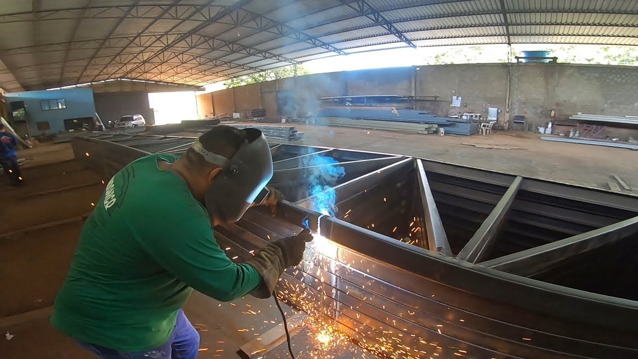 ESTRUTURA METÁLICA DE 23,50MTS DE VÃO