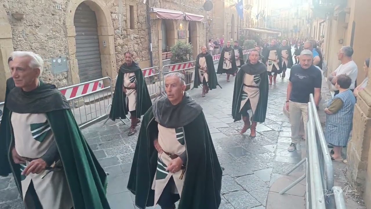 70° Palio dei Normanni di Piazza Armerina con Luca Onestini nei panni del Conte Ruggero d'Altavilla 