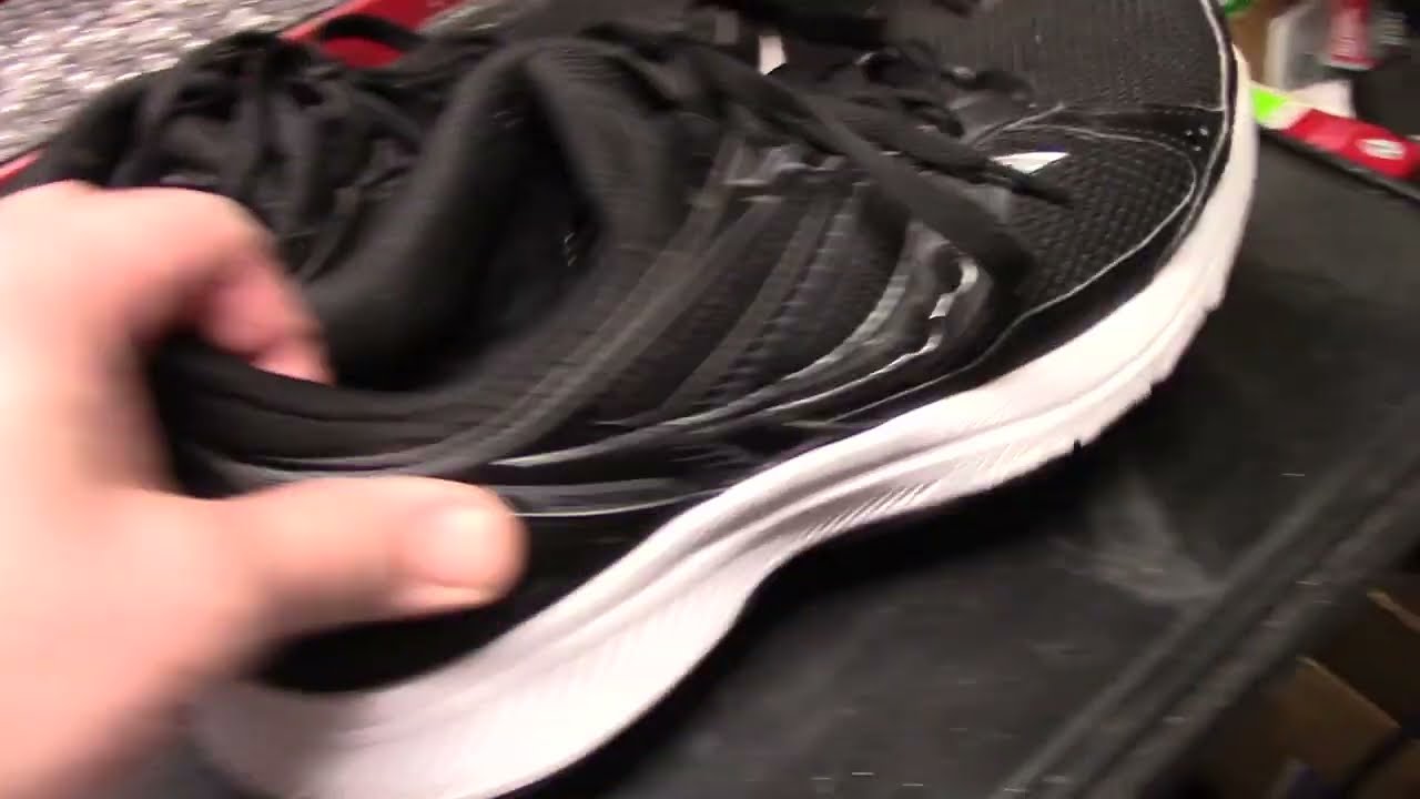 Sneaker Mini Detail